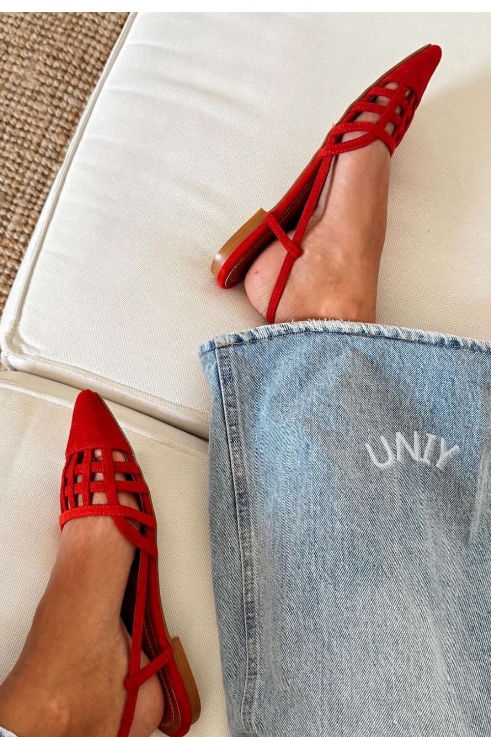 Ballerine in pelle scamosciata con punta a punta e inserti cut-out [Pre-ordine]