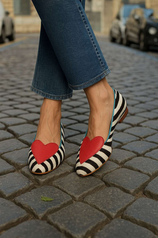 Stylowe casualowe baleriny w czerwone serce z nadrukiem zebry i szpiczastym noskiem [Przedsprzedaż]