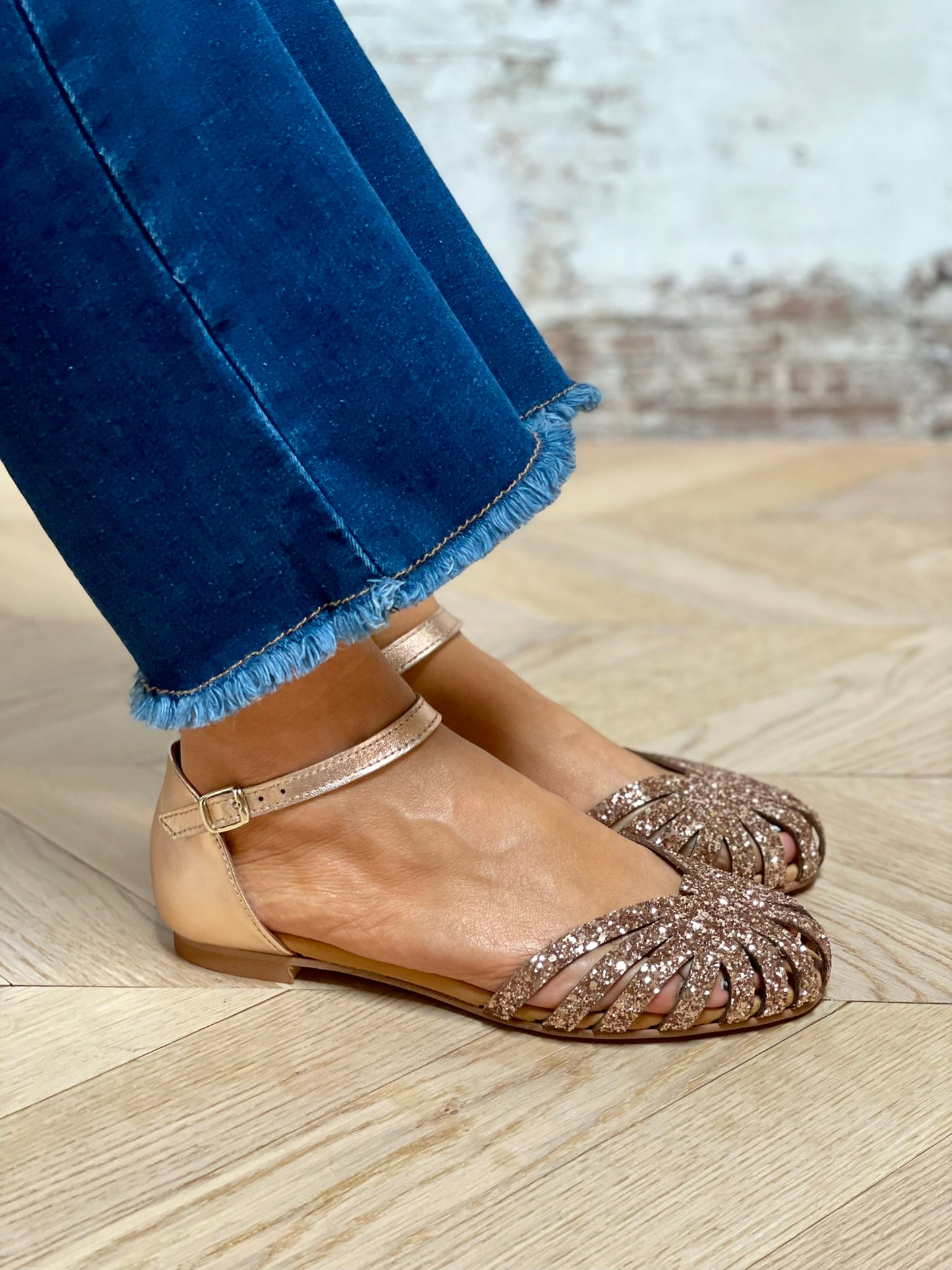 Glitzernde Ausgeschnittene Runde Zehen Champagner Sandalen [Vorbestellung]