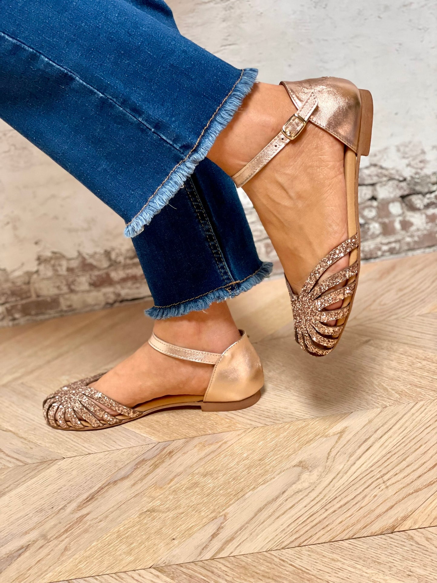 Glitzernde Ausgeschnittene Runde Zehen Champagner Sandalen [Vorbestellung]