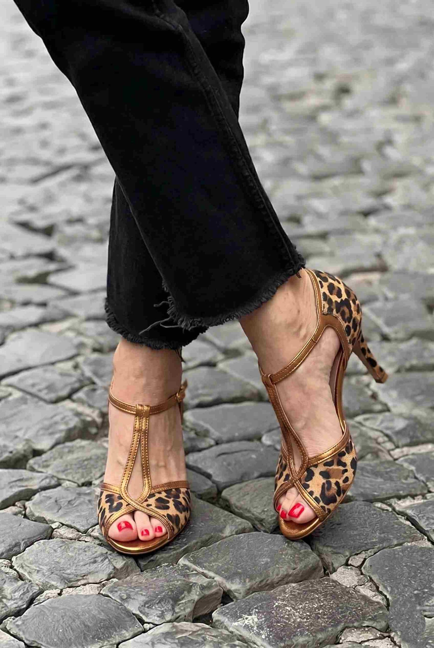Scarpe Con Tacco A Stiletto Color Bronzo, Stampa Leopardata, Con Apertura Sulla Punta E Cinturino A T [Pre-ordine]