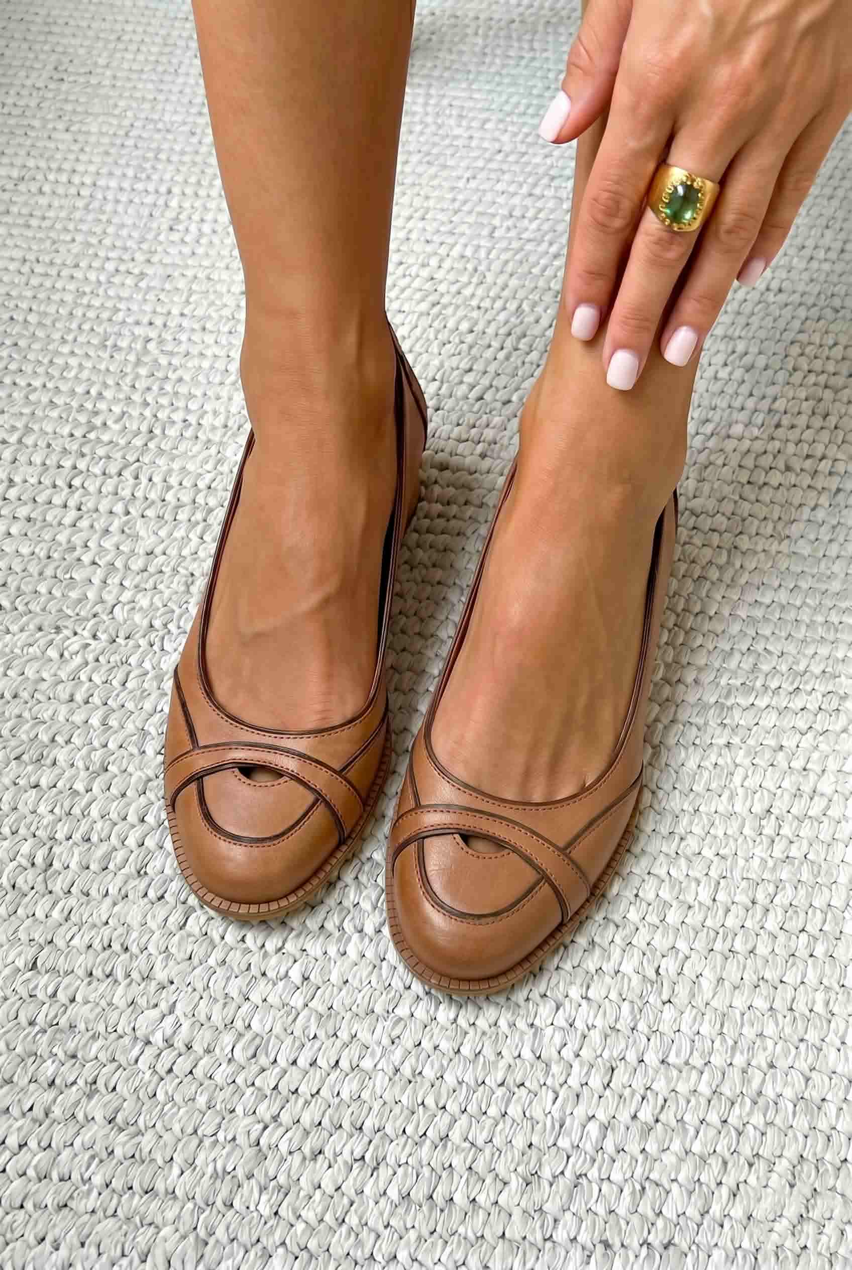 Leather Crisscross Round Toe Flat Casual Shoes [Pre Order]