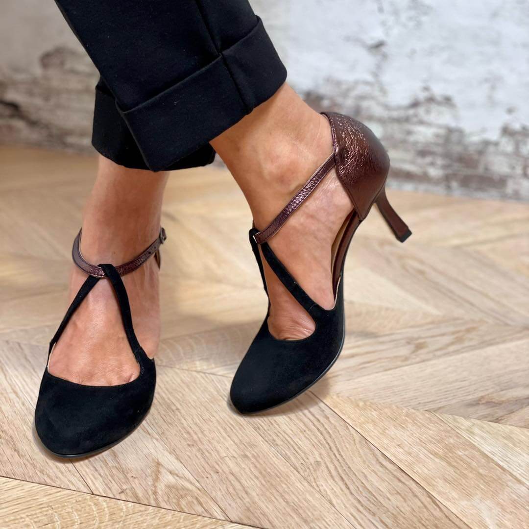 Scarpe con tacco a mandorla e cinturino a T in pelle di velluto a contrasto [Pre-ordine]