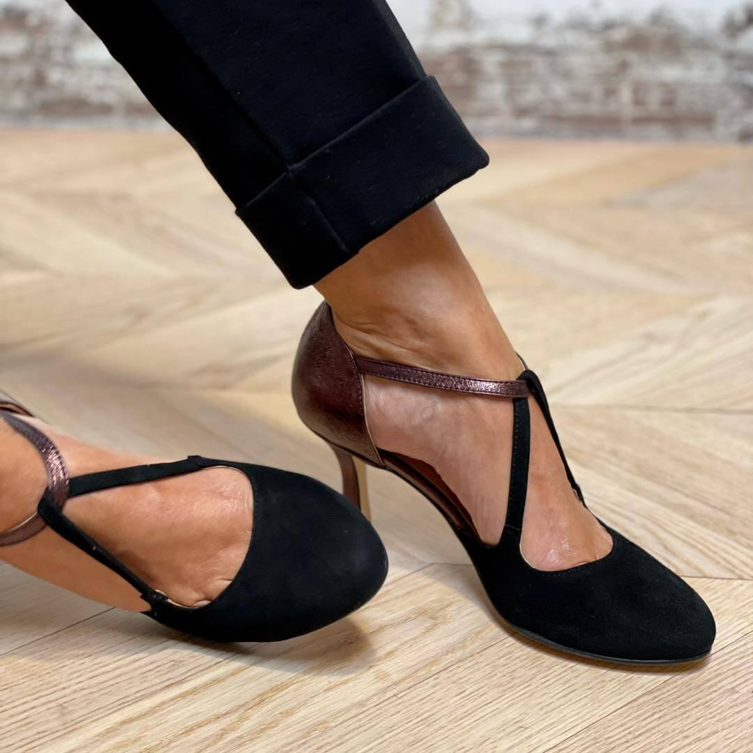 Scarpe con tacco a mandorla e cinturino a T in pelle di velluto a contrasto [Pre-ordine]