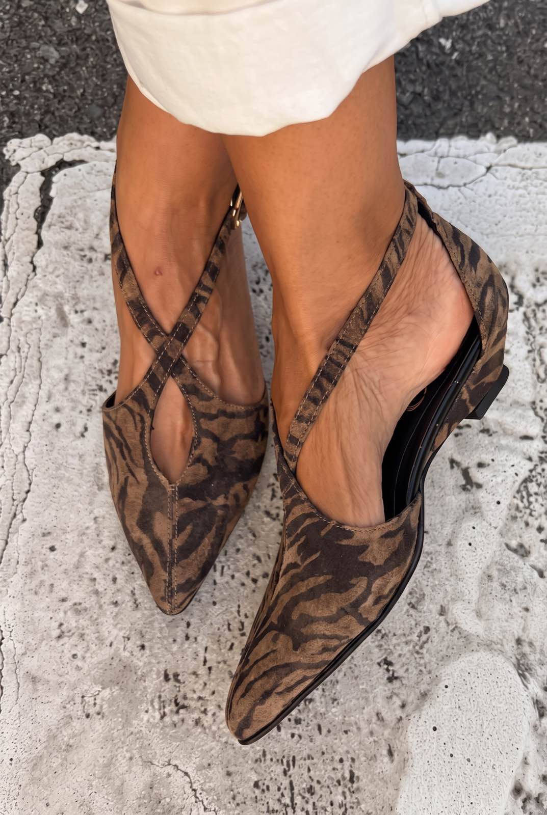 Cutout Crisscross Pointed Toe Flat Casual Slingbacks [Pre Order]