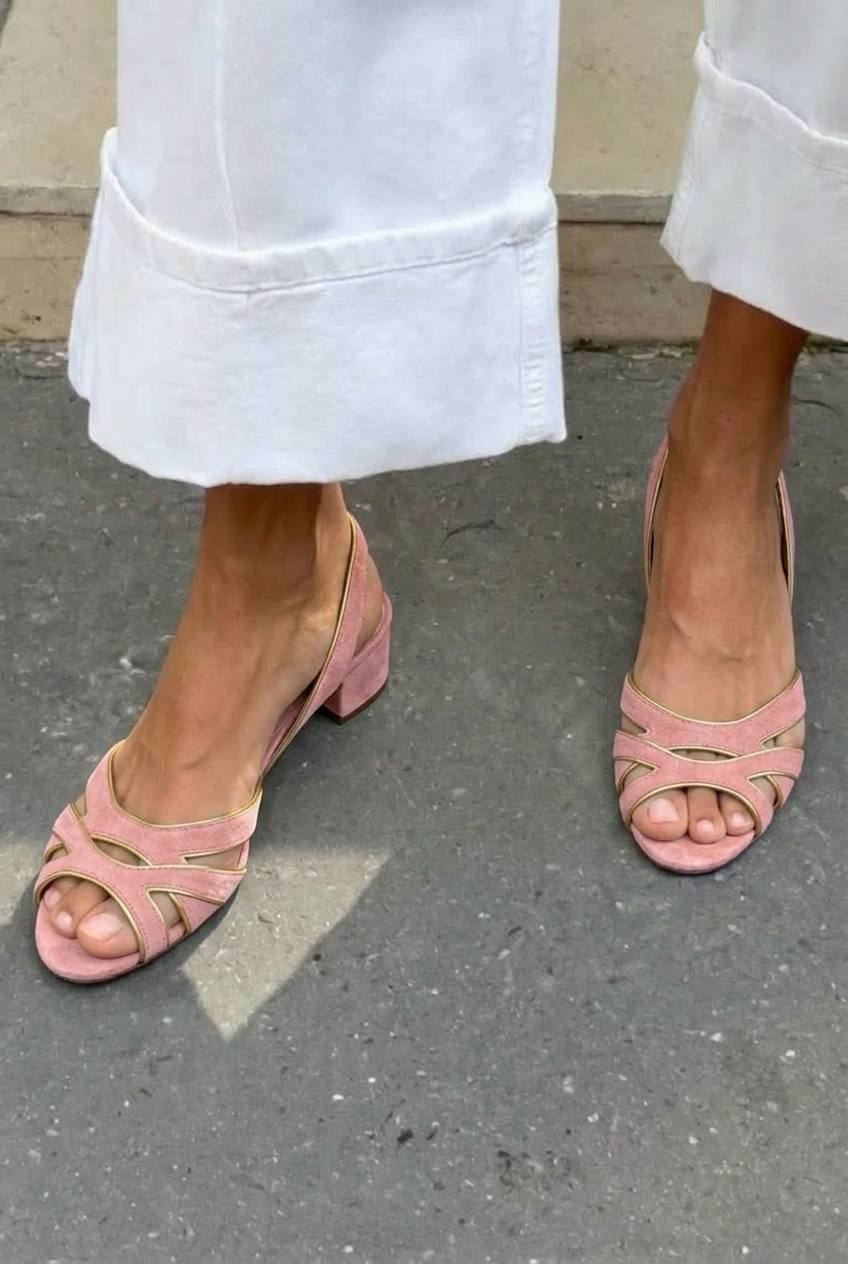 Sandales basses à talons blocs avec découpes entrelacées et bout ouvert [Précommande]