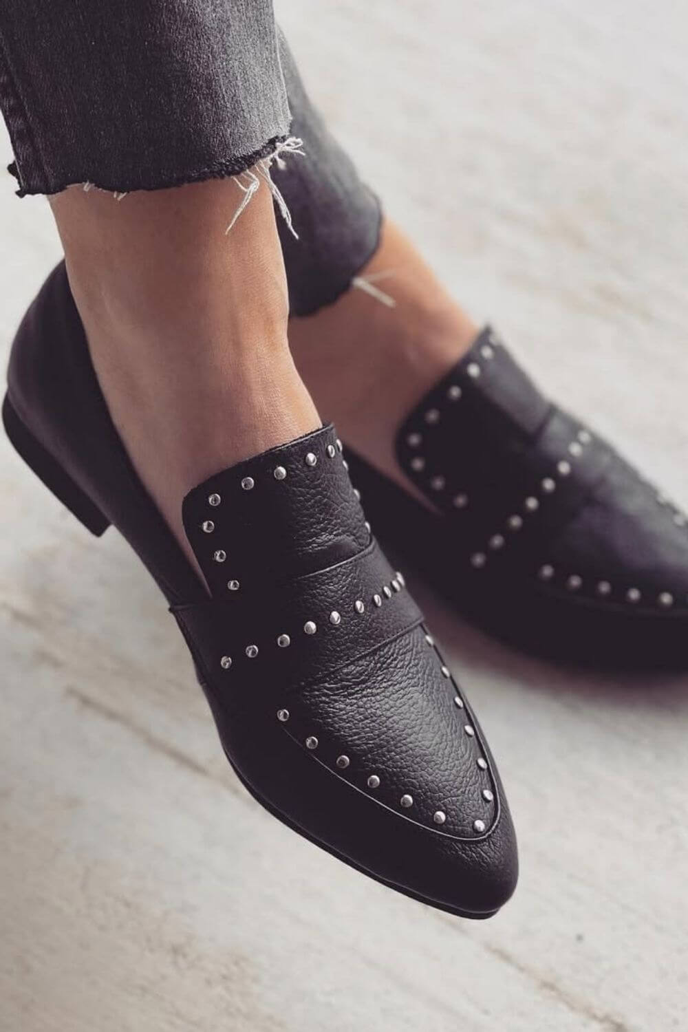 Ballerine a punta in similpelle con borchie [Pre-ordine]